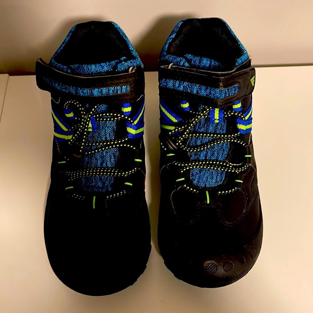 Waterproof hiking/outdoor shoes